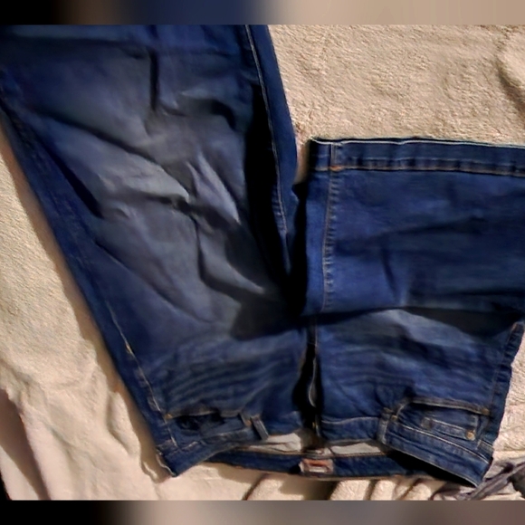 Torrid Jeans | Crop High Rise Wide Leg Jean - Picture 3 of 6